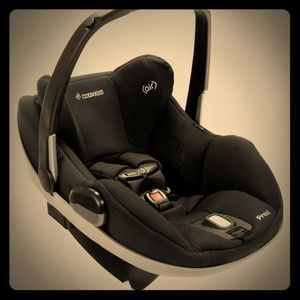 Maxi cosi pretzi car seat with 2 bases